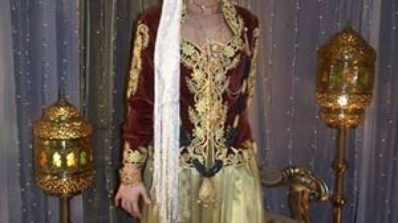 أطباء الجلد والأسنان والعيون ينافسون صالونات الحلاقة