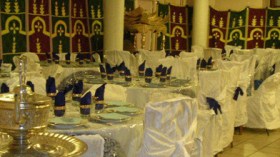 فضلات ولائم تطعم شعبا من الجياع ومطربو الحفلات يتقاضون تحويشة العمر