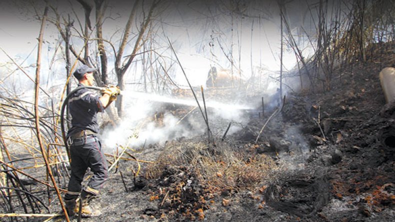 ولد عباس يتعهد بالتكفل بضحايا الحرائق