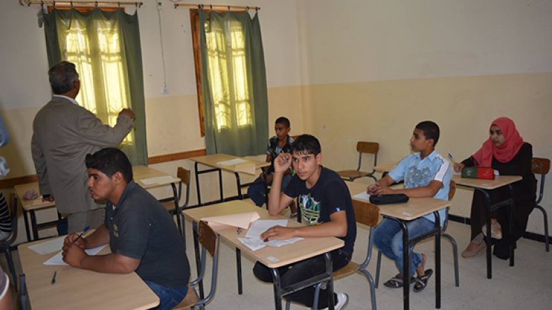 تلاميذ يضربون بالوادي احتجاجا على رزنامة البكالوريا