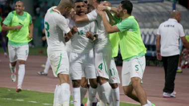 محاربو الصحراء يقهرون فرسان المتوسط