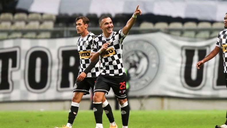 حماش يفتخر بجواز سفره الجزائري ويستعد لاستدعاء بلماضي