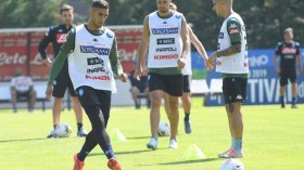 زملاء غلام يسحقون ليفربول