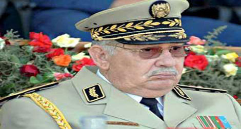 Le général de corps d’armée Gaïd Salah reçoit le général-major émirati Khalifa Mohamed Al-Romaithi