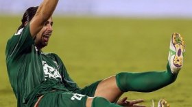 إصابة خطيرة للاعب إيراني في الدوري القطري