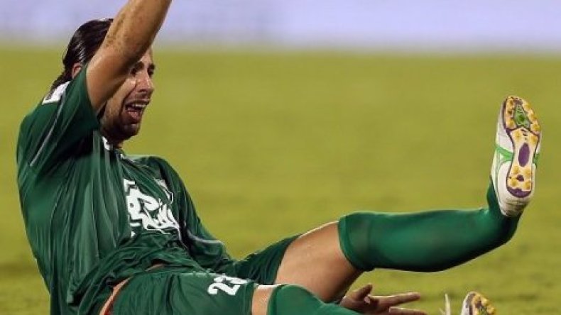 إصابة خطيرة للاعب إيراني في الدوري القطري