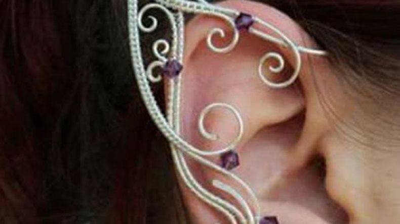 أقراط على شاكلة قرني الشيطان تكتسح الأسواق الجزائرية