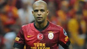 مدافع برازيلي يحرس المرمى ويتصدى لضربة جزاء!؟