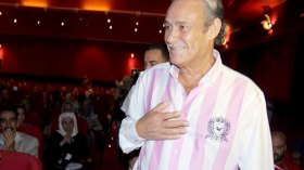 أرفض  حكم العسكر.. مصر أكبر من عادل إمام وأرفض تحجب الممثلات