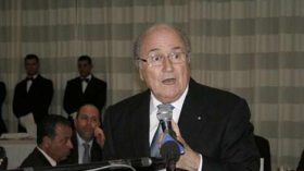 بلاتر: نعمل كي لا يحرم المشاهد في شمال إفريقيا من المونديال