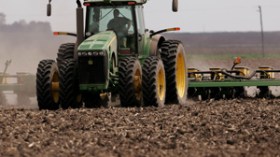 إلغاء المتابعات القضائية ضد الفلاحين وتوقيف عمليات حجز ممتلكاتهم