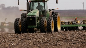 430 عامل “بالعامة للامتياز الفلاحي” دون رواتب منذ شهرين