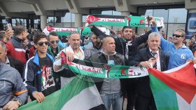 المنتخب الأولمبي الفلسطيني يصل الجزائر وسط استقبال جماهيري مميز