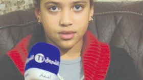 الشيخ بلحمر ينهي معاناة الطفلة آية من خروج خصلات الشعر من فمها