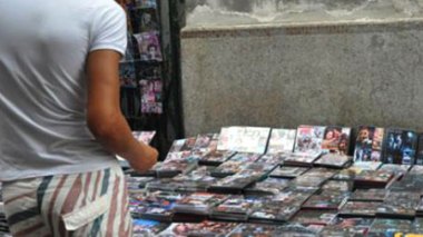 CD de films pornographiques vendus à 100 DA