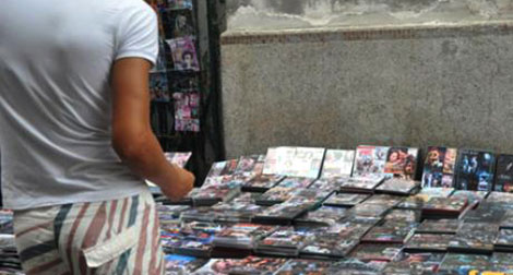 CD de films pornographiques vendus à 100 DA