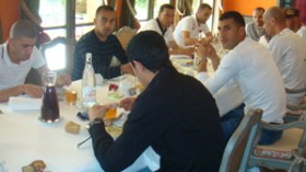 طوق أمني مشدد على “الخضر” في معسكره الفرنسي