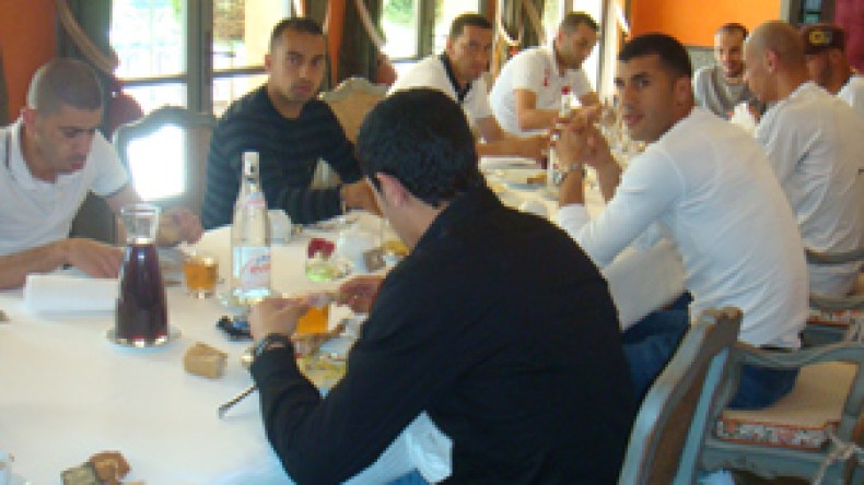 طوق أمني مشدد على “الخضر” في معسكره الفرنسي