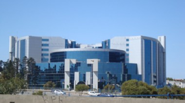 Algerian taxpayers should pay more to finance their future pensions