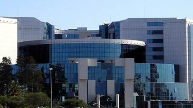 Foreign banks have to fund investments or to leave Algeria