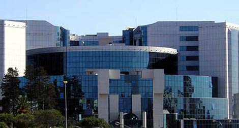 Foreign banks have to fund investments or to leave Algeria