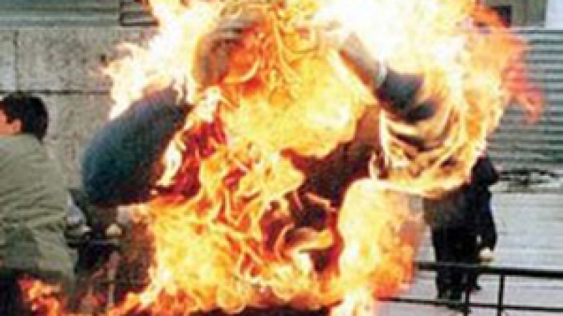 أب لثلاثة أطفال يحاول الانتحار حرقا بمقر ولاية سعيدة