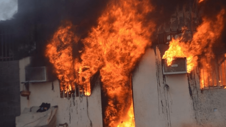 حريق مهول بمستودع لتجميع الوقود المهرب بتبسة