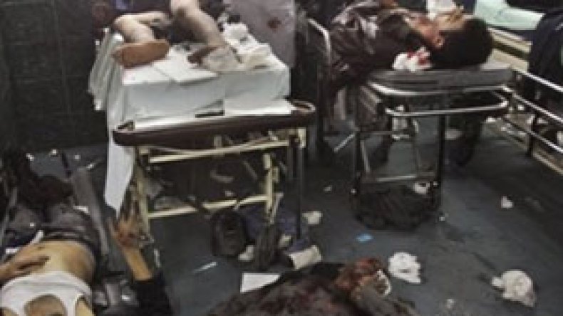 الاسرائيليون يطلقون النار على الجرحى ويقصفون المؤونة