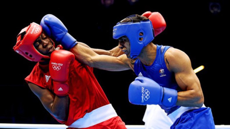 الملاكم فليسي يهدي الجزائر برونزية عالمية على الأقل