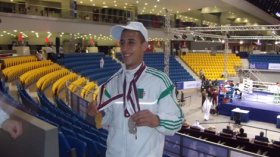 الملاكم فليسي يهدي الجزائر فضية بطولة العالم