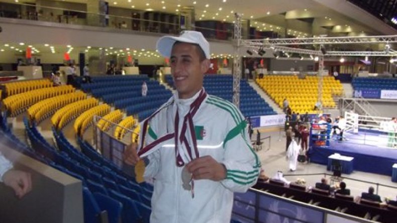 الملاكم فليسي يهدي الجزائر فضية بطولة العالم