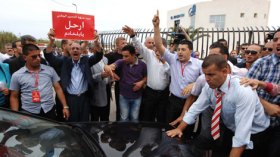 اشتباكات بالكراسي وعراك عنيف في اجتماع مركزية الأفلان