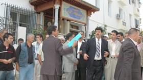 الإصرار على رحيل بلخادم واعتصام أمام المقر المركزي للآفلان