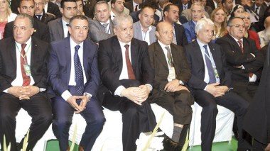 Le FLN se réapproprie le gouvernement !