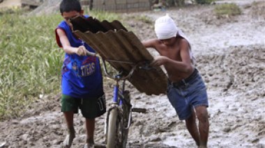 Inondations aux Philippines. Au moins 240 morts et 375.000 sans-abri