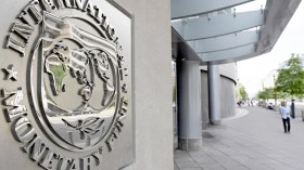 عليكم بالاستدانة.. واحذروا التآكل السريع للـ 100  مليار دولار!