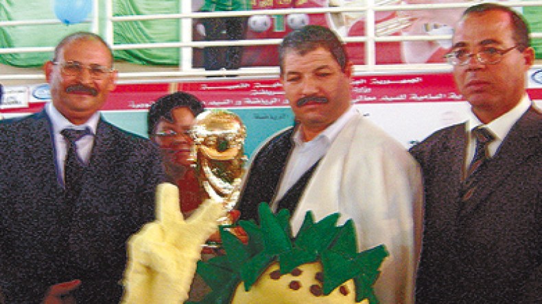 والي البويرة و رئيس المجلس الشعبي الولائي يكرمان مدير الشروق