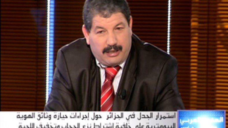 علي فضيل من طنجة: قضية الخمار أخذت أكثر من حقها والأولى فتح نقاش حول القضايا الأساسية