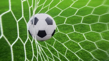 الكرة أيضا وباءٌ في الجزائر!