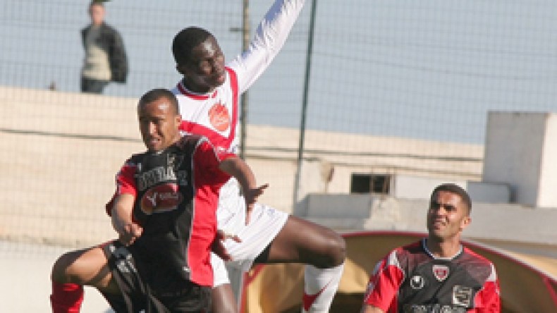 البطاقة الحمراء تساوي 10 ملايين سنتيم والصفراء 4 ملايين