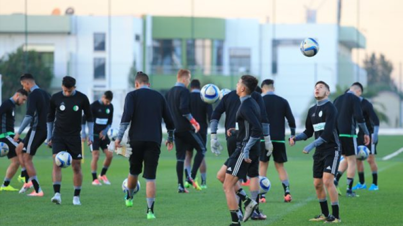 منتخب أقل من 21 سنة في تربص مغلق في سيدي موسى