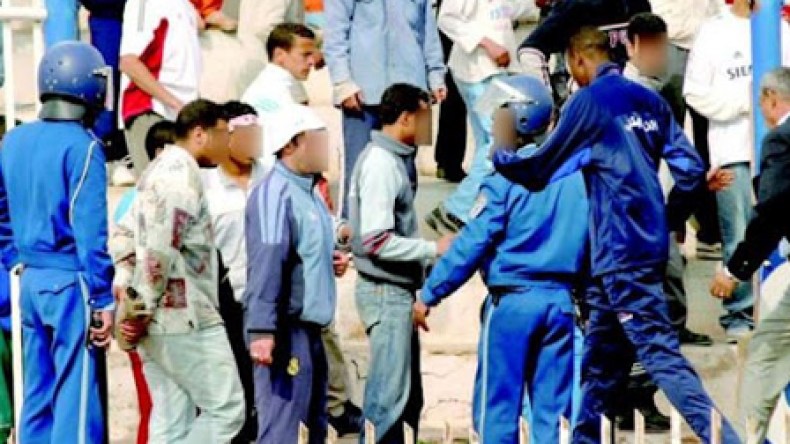 Le retrait des policiers des stades s’effectuera d’une manière “étudiée et planifiée”