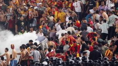 11 Egyptian policemen wounded in clash with Tunisian football fans