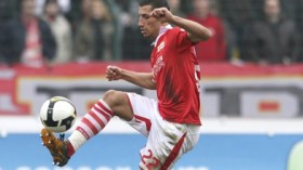 اتحاد برلين يقلد بن يمينة وسام الأمل