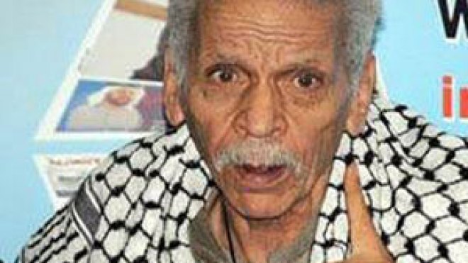 فؤاد نجم يصف جامعة الدول العربية بـ”دار مسنين” ويسخر من “نيو لوك” صالح