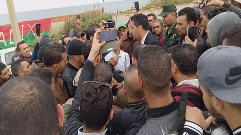 سكان بلدية فوكة يحتجون على استغلال شاطىء “في فييّ”