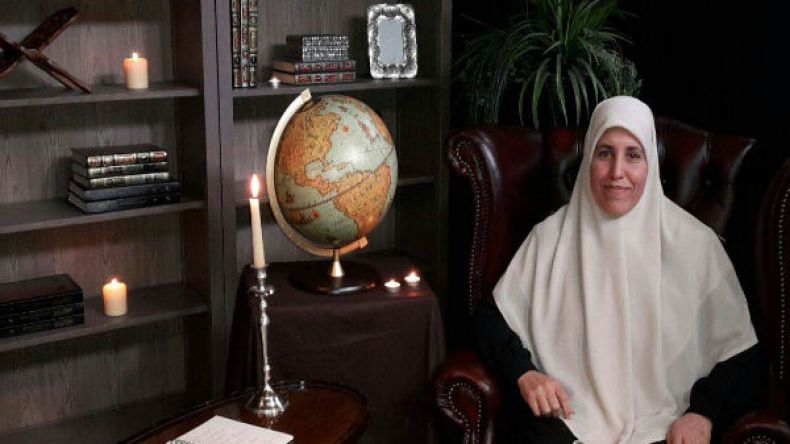 هكذا قمت بالرد على ديفيد كاميرون حين وصف المسلمات بالمستسلمات؟!