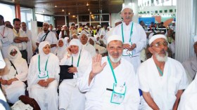 تأشيرات العمرة ستكون أكثر مرونة.. وخط بحري لتصدير المنتجات الجزائرية إلى المملكة