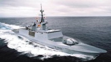 La frégate légère furtive Courbet de la marine française mouille au port d’Annaba