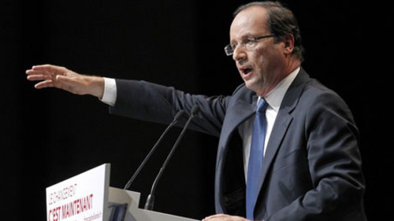 هولاند يبدأ في منح “الحراڤة” الجنسية الفرنسية وبطاقة الإقامة